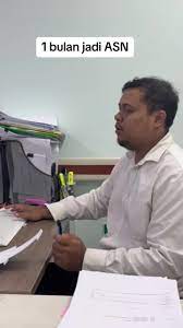 Gambar sampul Halo, pak achun disini