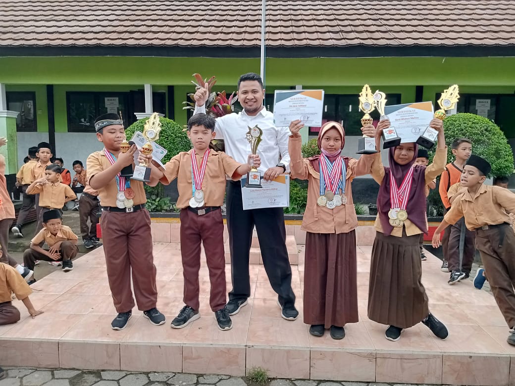 Gambar sampul Kisah Inspirasi ASN :  Mengejar Impian Setinggi Puncak Rinjani
