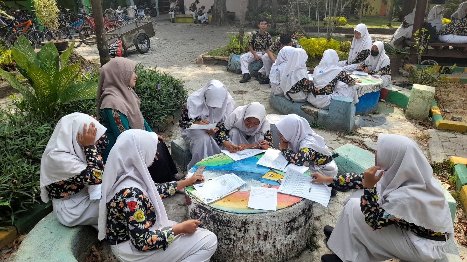 Gambar sampul ASN:  Antara Mimpi, Tantangan, dan Hadiah Indah