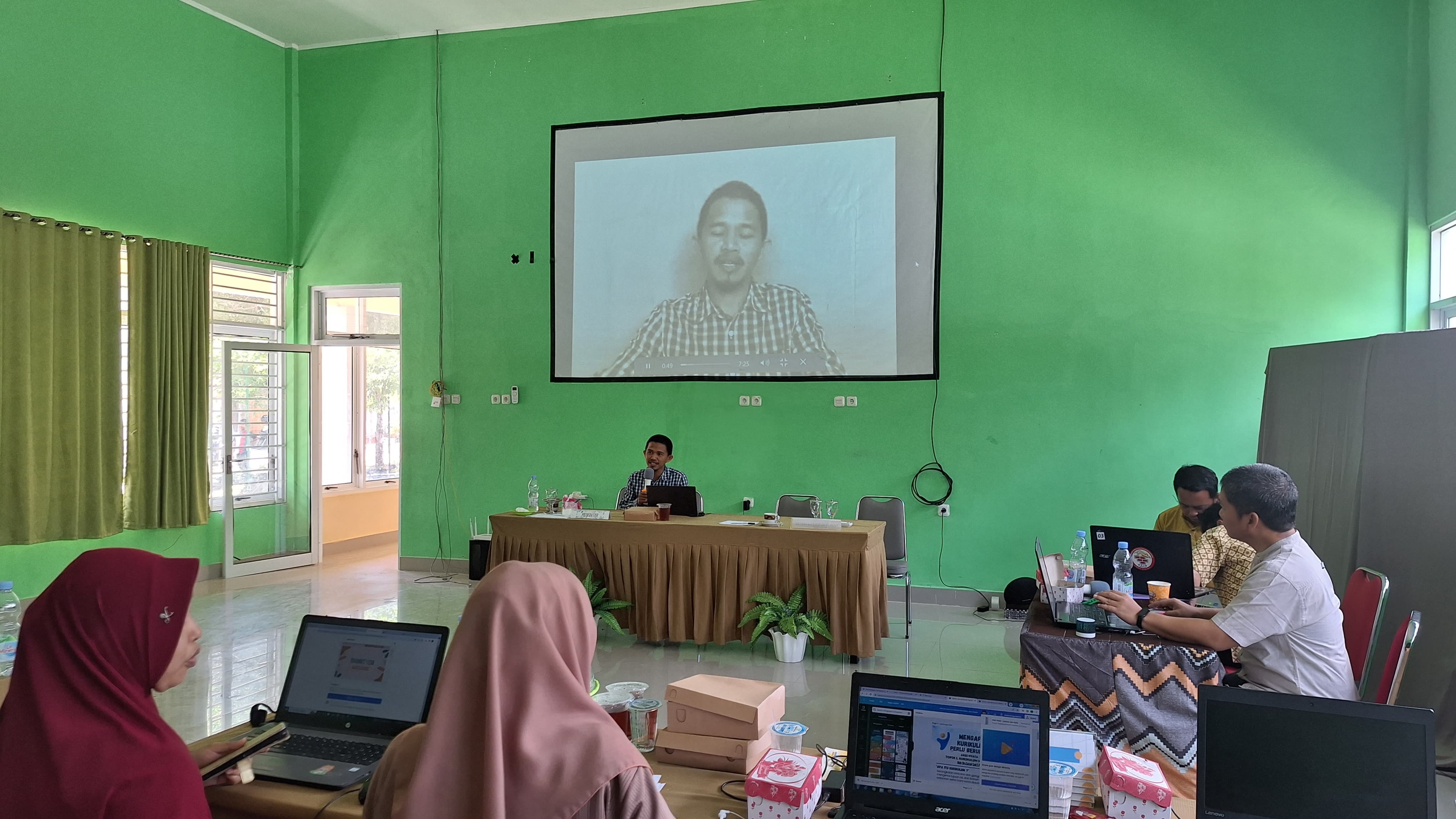Gambar sampul Mutasi, Kepiting dan Politik