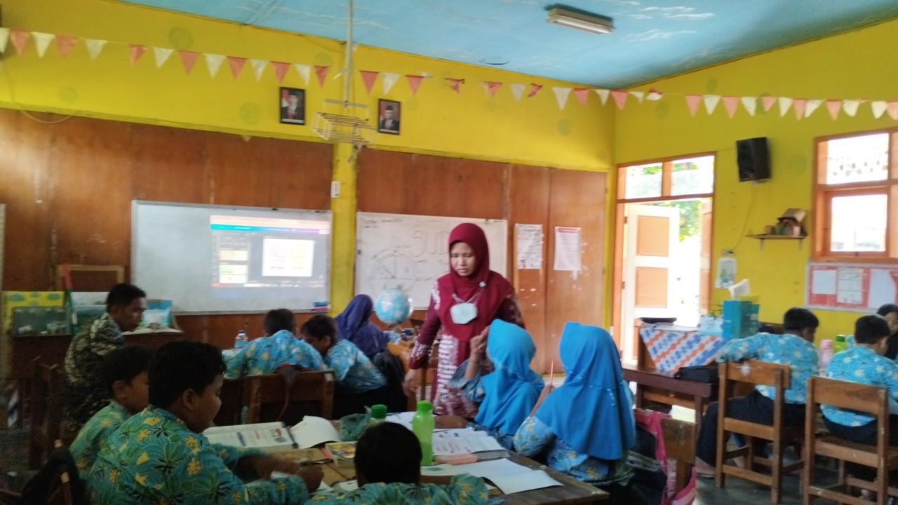 Gambar sampul Mengabdi di Tapal Kuda Jawa Timur, Cerita dari Bumi Shalawat Nariyah