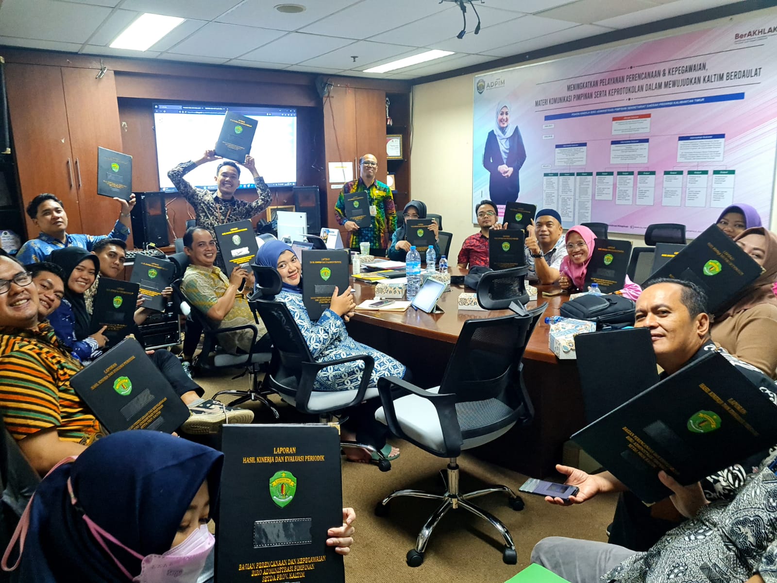 Gambar sampul Lilin Kecil Perubahan itu Bernama: Bagi Rapot (Rapor)