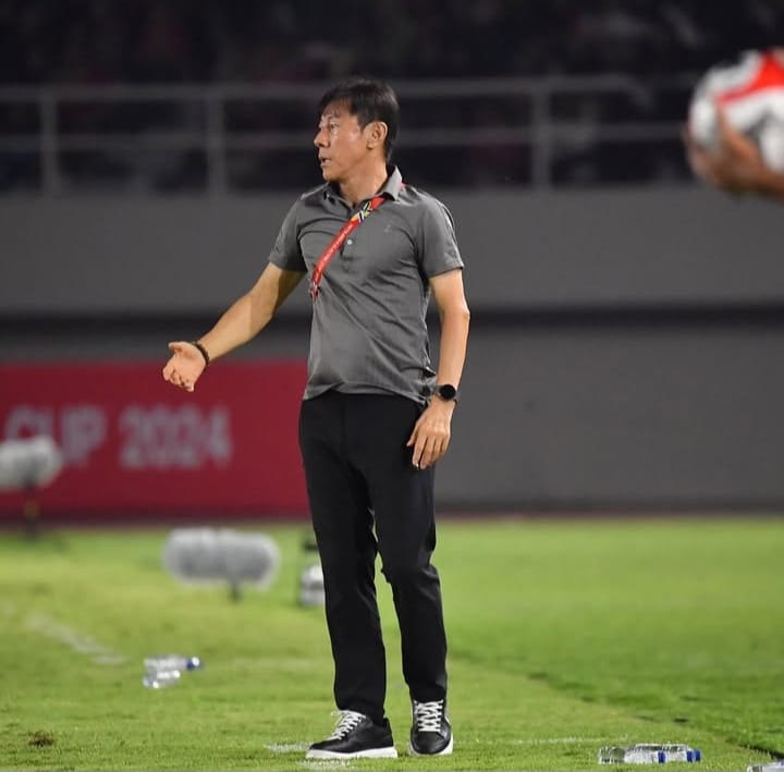 Gambar sampul Teka Teki Pelatih Pengganti Shin Tae-Yong