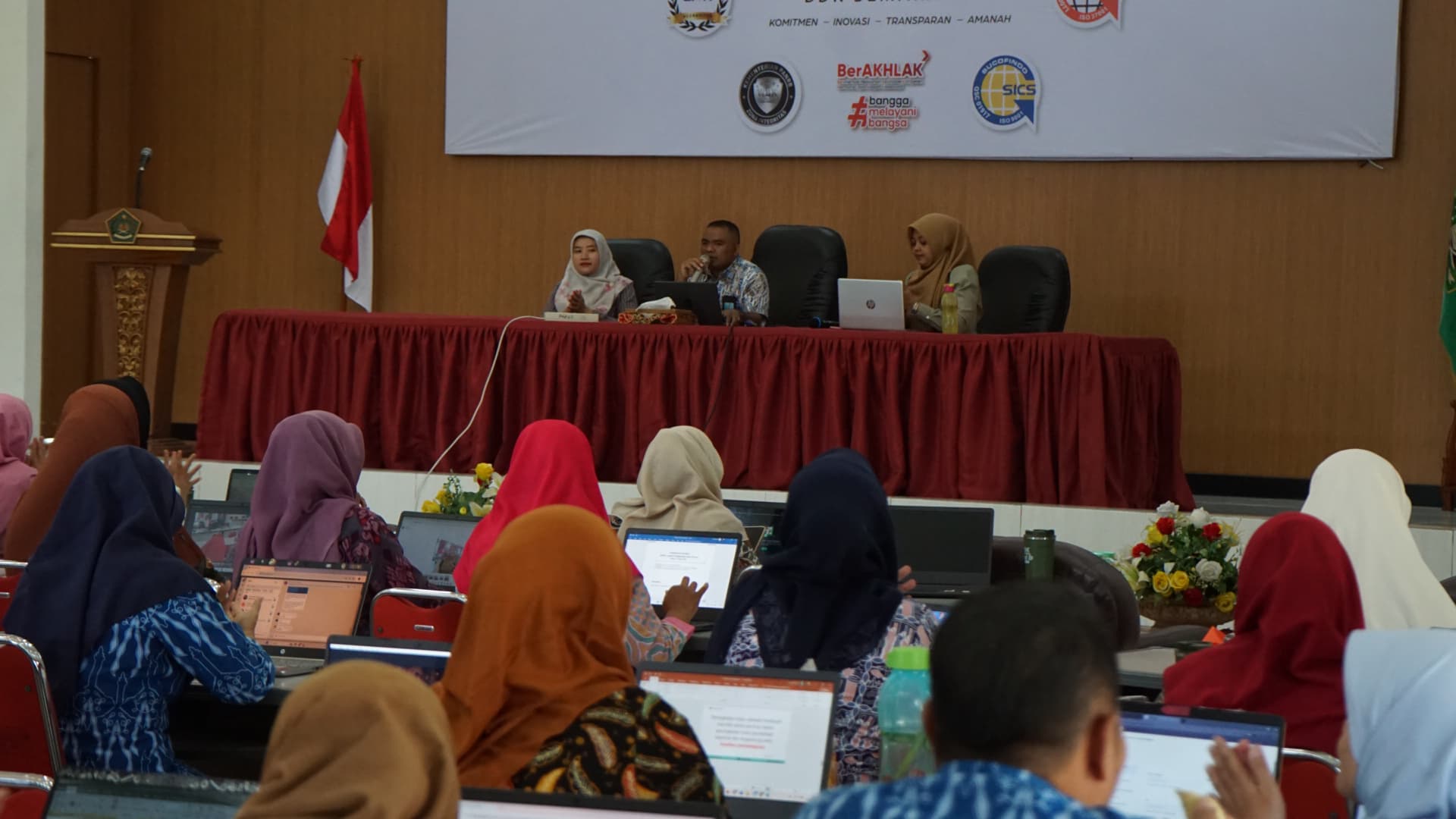 Gambar sampul DISKUSI KEPEGAWAIAN: MENJAWAB KEGUNDAHAN PENGEMBANGAN KARIR ASN BDK SEMARANG