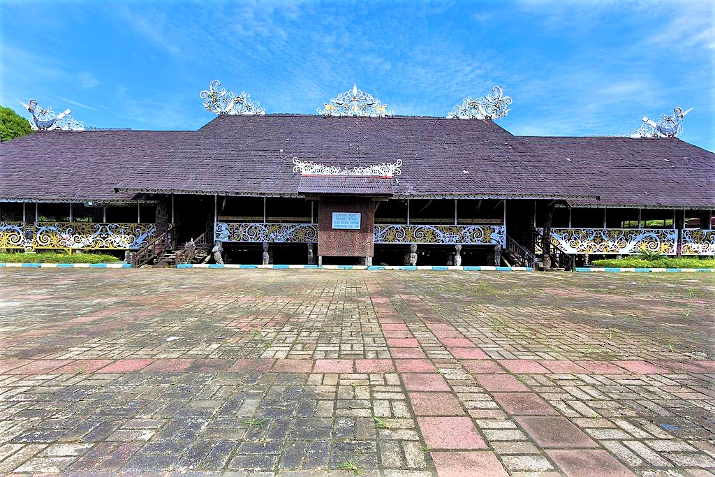 Rumah Lamin Adat dari Kutai Kalimantan Timur yang Melambangkan