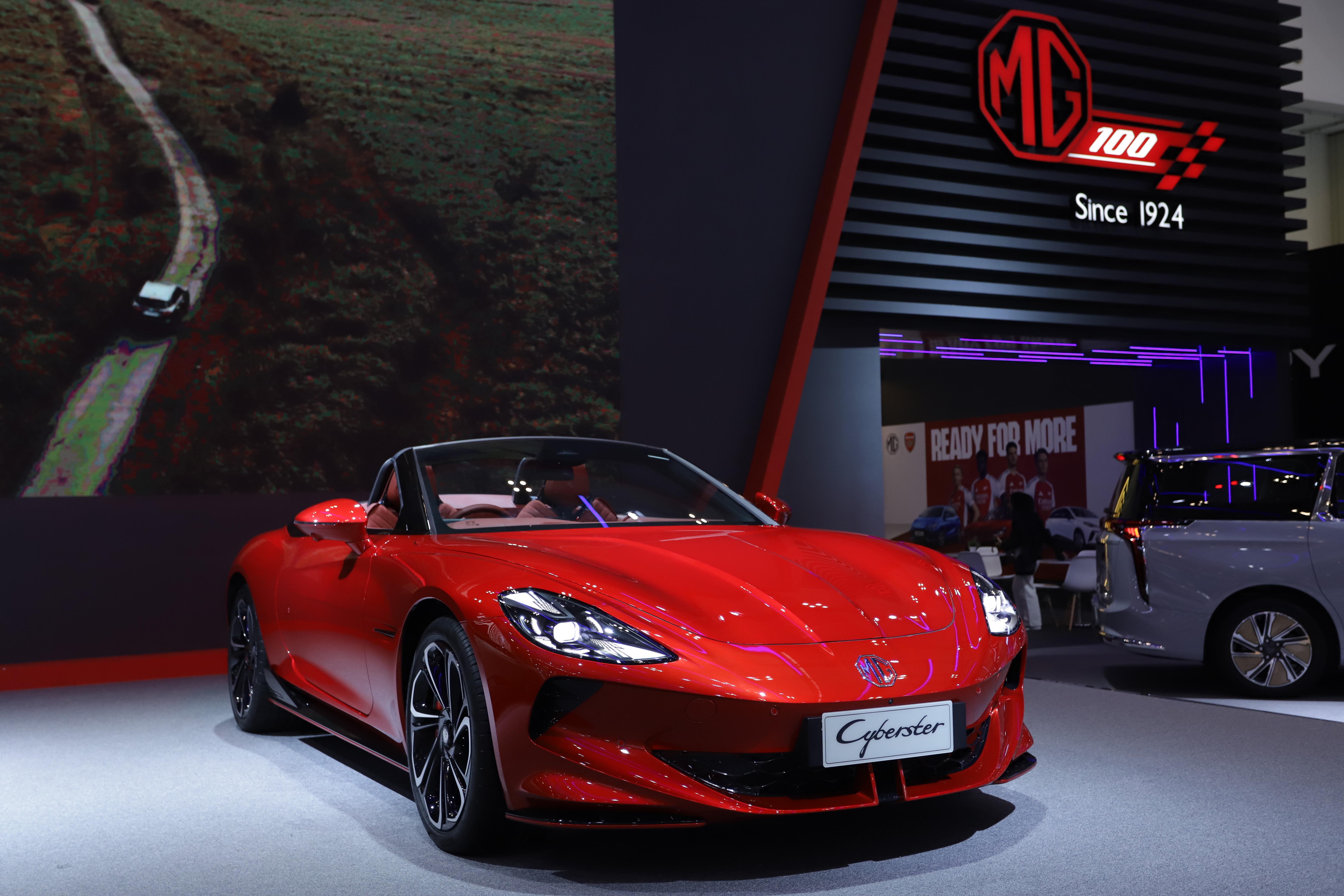 Desain Sporty, Elegan dan Futuristik, MG Cyberster Raih Penghargaan ...