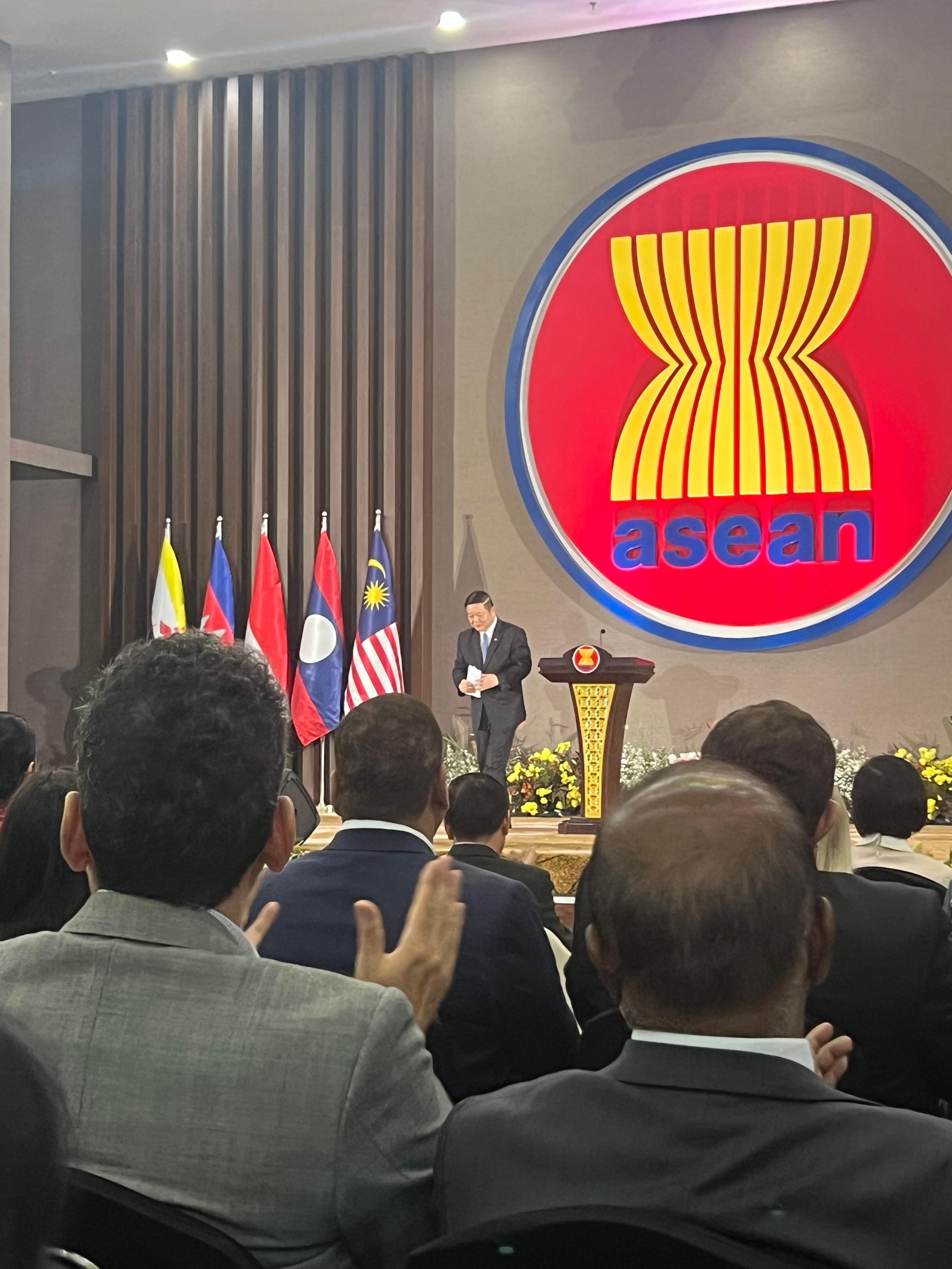 Ubbvd/Seasia Leadavation Center/ - d5a6a0k